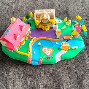 1996 Polly Pocket Magical Movin’ Pollyville Boutique